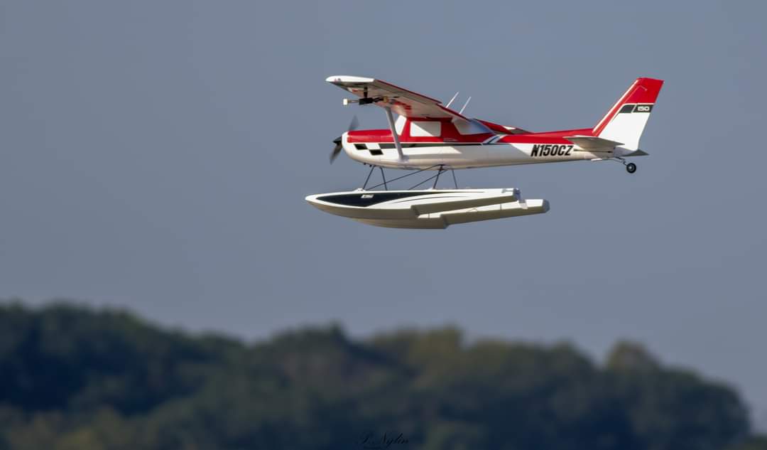 Float Plane Resized 71 %.jpg